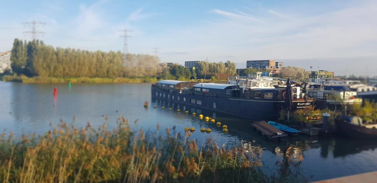 Botel Euphrate Houseboat