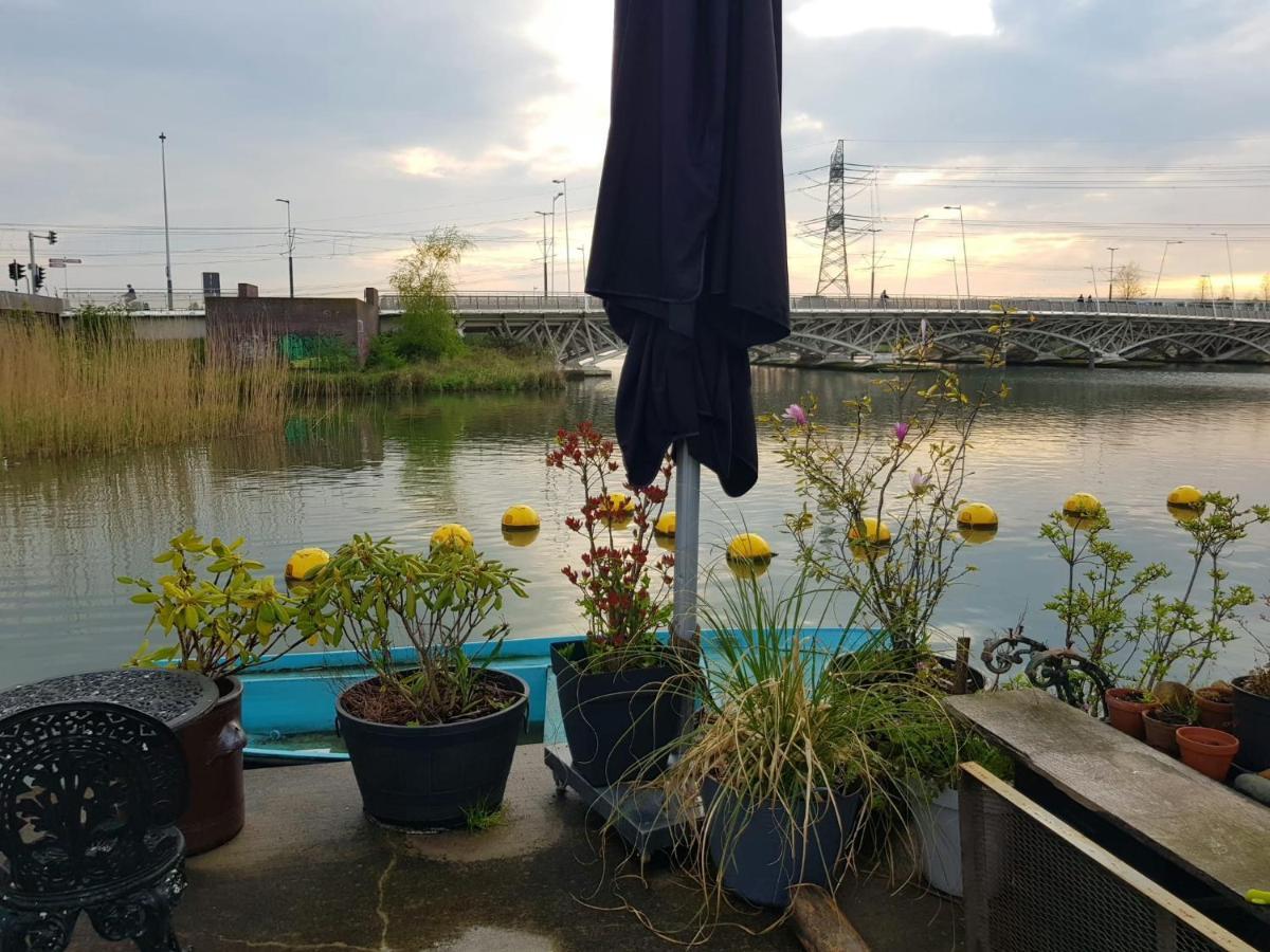 Botel Euphrate Houseboat *